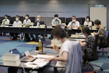 法務省で開かれた法制審議会の家族法制部会＝19日午後