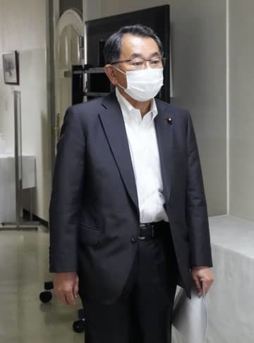 自民党安倍派の臨時幹事会に臨む塩谷元総務会長＝19日午後、東京・永田町の党本部