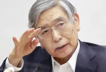 金融政策決定会合後、記者会見する日銀の黒田総裁＝21日午後、日銀本店
