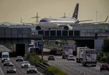 ドイツ・フランクフルト空港のルフトハンザ機＝26日（AP＝共同）