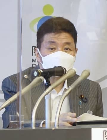 記者会見する岸防衛相＝29日午前、防衛省