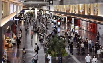 昨年8月、お盆休みの帰省シーズンを迎えた羽田空港の出発ロビー