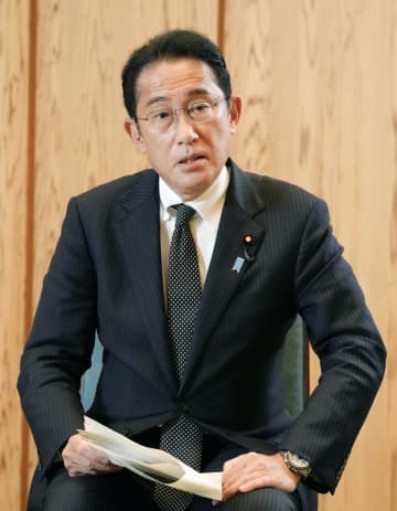 共同通信などのインタビューに答える岸田首相