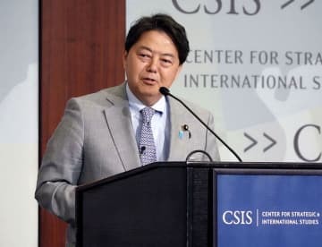 米ワシントンで講演する林外相＝29日（外務省提供・共同）