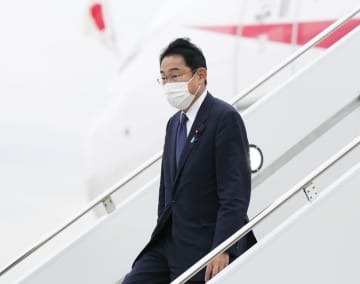 NPT再検討会議に出席するため、米ニューヨークのケネディ国際空港に到着した岸田首相＝7月31日（共同）