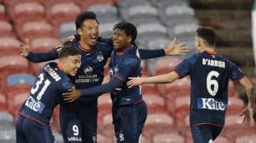 海外選手も脱帽！195cm指宿洋史がやった超バイシクルゴールがこれ(動画あり)