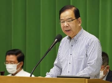 第6回中央委員会総会で発言する共産党の志位委員長＝1日午前、東京都渋谷区の党本部