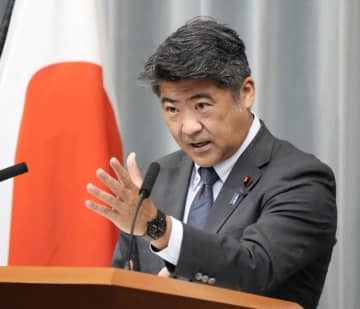 記者会見する木原官房副長官＝1日午前、首相官邸