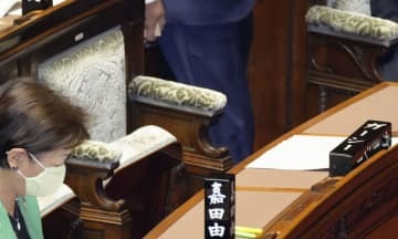 参院本会議を欠席したNHK党のガーシー氏の席＝3日午前10時42分