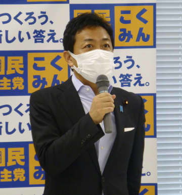 国民民主党の両院議員総会であいさつする玉木代表＝5日午前、国会