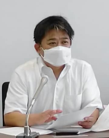 記者会見で和解内容について話す原告側代理人の藤井裕弁護士＝23日午前、広島市