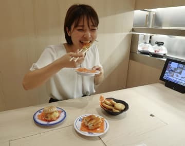 くら寿司が発表した、「BEAMS　JAPAN（ビームス　ジャパン）」とコラボし、全国の店舗で提供される特別メニューの一例＝29日、京都市