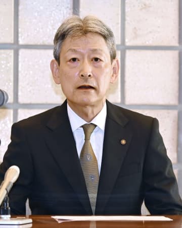 記者会見する伊勢神宮大宮司の久邇朝尊氏＝31日午前、三重県伊勢市