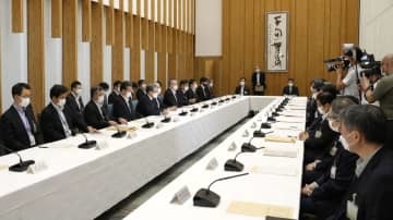 首相官邸で開かれた葬儀実行幹事会＝31日午後