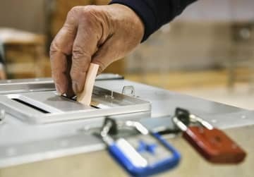 統一地方選の投票＝2019年4月、東京都内