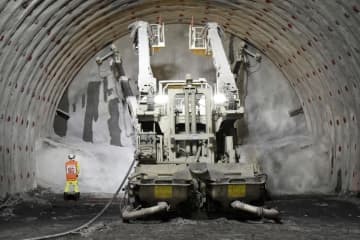 JR東海が公開したリニア中央新幹線の南アルプストンネルの本坑工事現場＝2日午後、長野県大鹿村