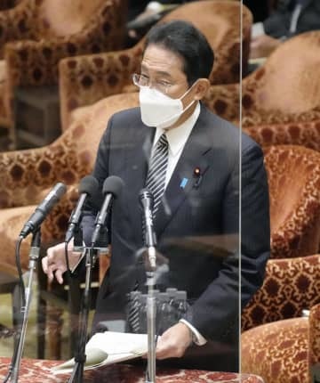 衆院議運委で答弁する岸田首相＝8日午後