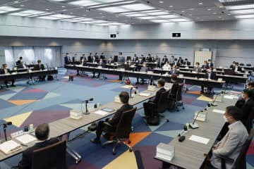 法務省で開かれた法制審議会＝12日午後