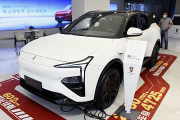 中国恒大集団初のEV「恒馳5」＝16日、北京（共同）