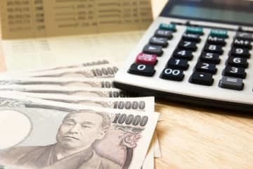 年金初心者の方の疑問に専門家が回答します。今回は、遺族年金受給者が65歳以降に老齢年金を受け取った場合の税金についてです。