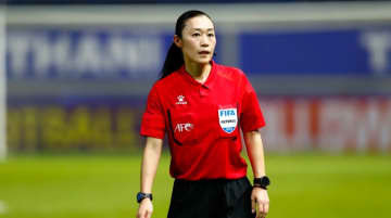 J1史上初！女性主審、山下良美さんが試合を裁く