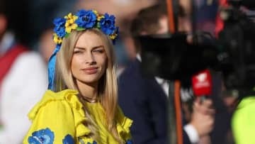 「夫の同僚を中傷したサッカー選手の妻」たち