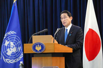 22日、米ニューヨークで記者会見する岸田首相（代表撮影・共同）