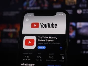 YouTubeの投げ銭機能「スーパーチャット」（スパチャ）について、仕組み、やり方、スパチャをするメリット、注意点などを解説します。配信者側がスパチャを受け取る方法もご紹介します。