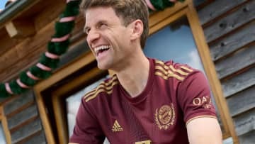 バイエルン、2022-23特別ユニフォームを発表！伝統「オクトーバーフェスト」を祝う