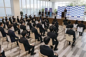 コロナ禍後初めて開かれた全日本空輸の内定式＝1日午後、東京都大田区
