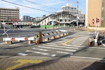 安倍元首相が銃撃された近鉄大和西大寺駅前の現場＝4日午前、奈良市