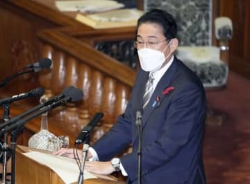 衆院本会議で答弁する岸田首相＝6日午後