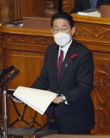 参院本会議の代表質問で答弁する岸田首相＝7日午前