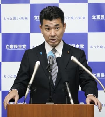 記者会見する立憲民主党の泉代表＝7日午前、国会