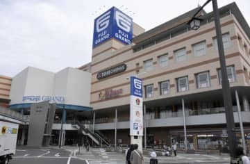 受水槽で死亡事故があった大型商業施設「フジグラン緑井」＝6日午後、広島市