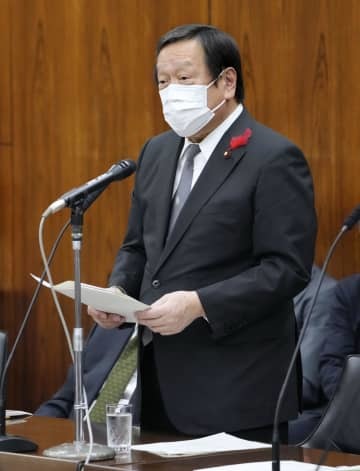 参院外交防衛委で答弁する浜田防衛相＝13日午後