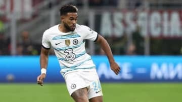 チェルシーDFリース・ジェームズ、12万円の服を着て6400円の飛行機に乗る
