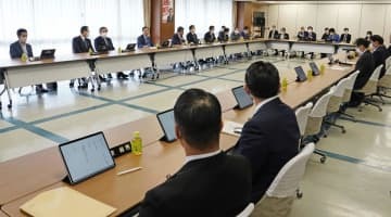 自民党本部で開かれた総務会＝14日午前、東京・永田町