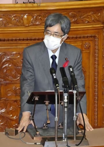 参院本会議の代表質問で答弁する寺田総務相＝7日