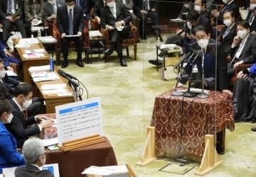 衆院予算委で、旧統一教会問題を巡る質問に答える岸田首相＝18日午後