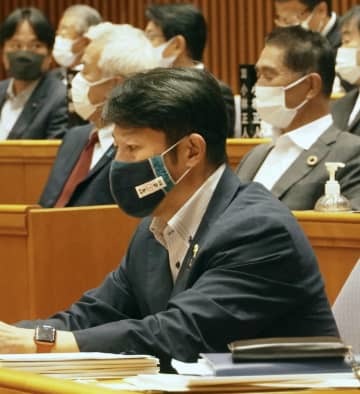 三重県議会に出席した小林貴虎県議＝19日午前