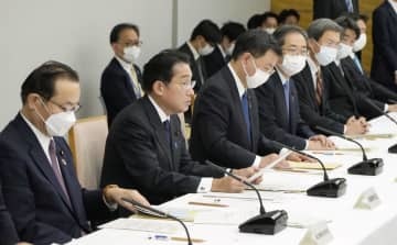 国土強靱化に向けた閣僚会合であいさつする岸田首相＝25日午前、首相官邸