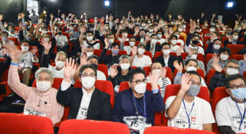 同姓同名の「タナカヒロカズ」さんが1カ所に集まる「タナカヒロカズ運動全国大会2022」＝29日午後、東京都渋谷区