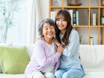 皆さんから寄せられた家計の悩みにお答えする、その名も「マネープランクリニック」。今回のご相談者は、祖母と2人暮らしをしている29歳の会社員女性。ファイナンシャル・プランナーの深野康彦さんがアドバイスします。