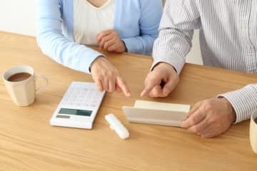 年金初心者の方の疑問に、専門家が回答します。今回は、在職老齢年金制度は、夫婦の年金やパート収入を合算するのかについてです。
