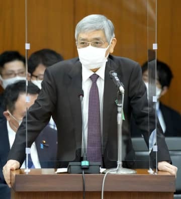 衆院財務金融委で答弁する日銀の黒田総裁＝2日午前