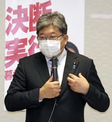 地方組織の政策責任者を集めた会議であいさつする自民党の萩生田政調会長＝13日午後、東京・永田町の党本部