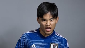 久保建英、W杯日本代表に合流！話題の「夜グラサン」シーンがこちら