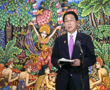 G20サミットを終え、取材に応じる岸田首相＝16日、インドネシア・バリ島（共同）