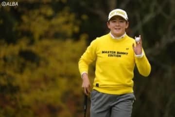 単独首位発進を決めた岩井明愛（撮影：鈴木祥)